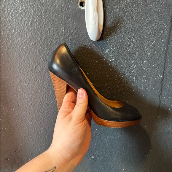 Michael Kors Black and Brown Classic Peep Toe Heels - Picture 2 of 9